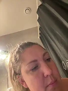 Anna Alexa online show from December 2025 08:51:01 PM