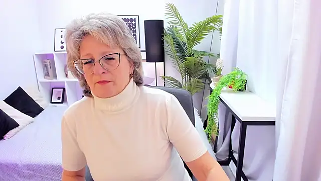 EvelynJoyful online show from November 2025 05:06:01 AM