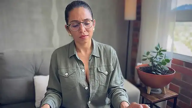 illaroom online show from October 2025 07:58:02 PM