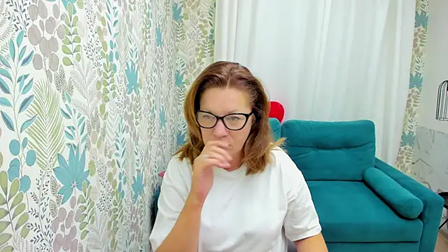 LeaPure online show from September 2025 05:08:01 AM