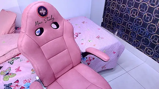 Snapshot of sarakaisy chatting on January 2025 11:58:02 AM sarakaisy online show from January 2025 11:58:02 AM