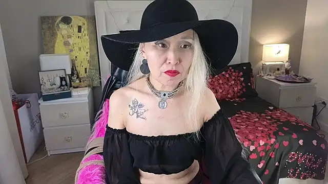 Snapshot of RoxalanaStar chatting on May 2026 08:28:01 PM RoxalanaStar online show from May 2026 08:28:01 PM
