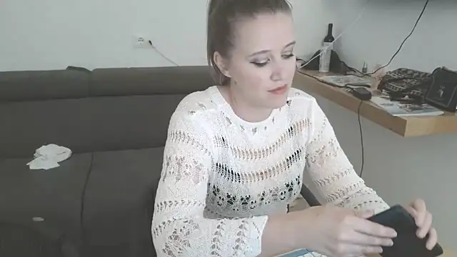 Neonstar online show from April 2026 08:53:01 PM