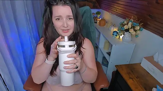 Snapshot of ErinMarshall chatting on April 2026 02:26:01 PM ErinMarshall online show from April 2026 02:26:01 PM