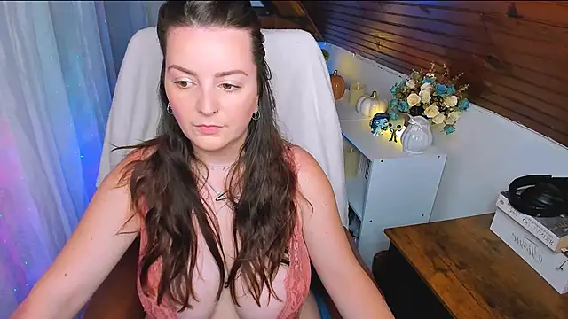 Snapshot of ErinMarshall chatting on July 2026 08:30:01 AM ErinMarshall online show from July 2026 08:30:01 AM