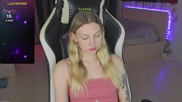 BiMolly online show from March 2025 04:16:02 AM