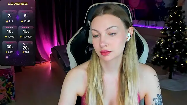 BiMolly online show from December 2025 07:21:01 PM