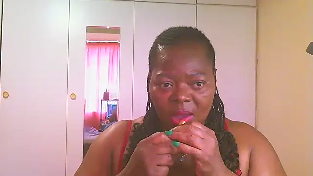 Snapshot of MatureBoobsDiva chatting on January 2025 08:39:01 AM MatureBoobsDiva online show from January 2025 08:39:01 AM