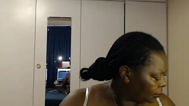 Snapshot of MatureBoobsDiva chatting on November 2025 02:41:01 PM MatureBoobsDiva online show from November 2025 02:41:01 PM