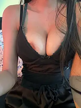 Snapshot of Cute_crystal chatting on May 2026 06:37:01 PM Cute crystal online show from May 2026 06:37:01 PM