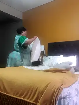 Snapshot of zandile chatting on February 2026 02:29:02 PM zandile online show from February 2026 02:29:02 PM