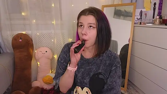 Snapshot of Mira_Falls chatting on January 2025 08:51:02 AM Mira Falls online show from January 2025 08:51:02 AM