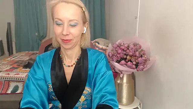 LuxuryNika online show from October 2025 05:39:01 PM