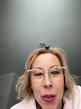 Snapshot of LuxuryNika chatting on February 2026 10:19:02 AM LuxuryNika online show from February 2026 10:19:02 AM