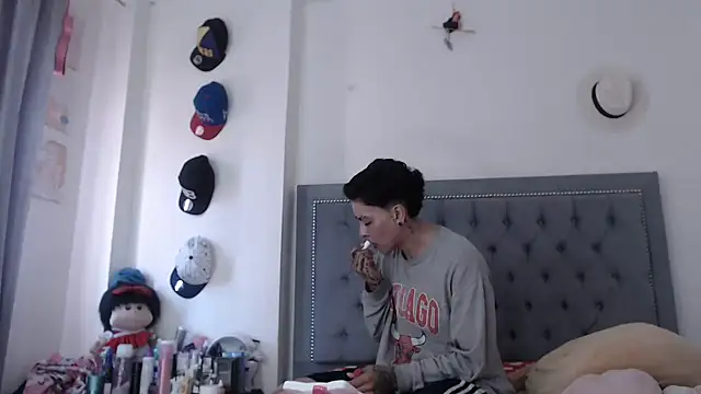 dulce maria x online show from October 2025 12:36:02 PM