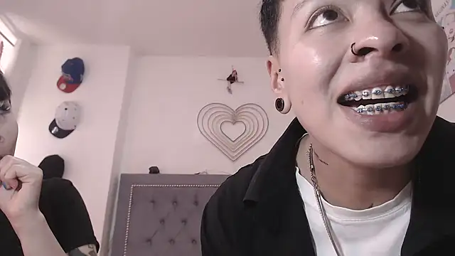 dulce maria x online show from February 2026 07:07:01 PM