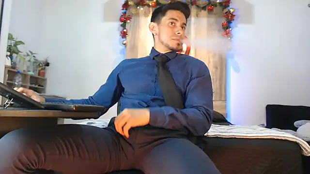 Andrew 4  online show from December 2025 05:46:01 AM