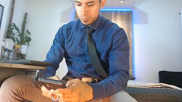 Andrew 4  online show from February 2026 06:39:02 AM