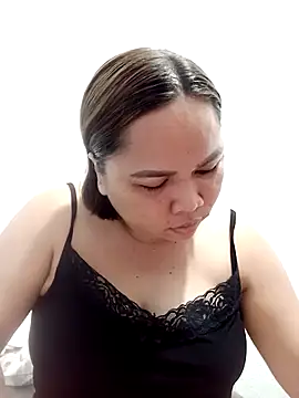 XXLorie 02 online show from September 2025 12:17:02 PM