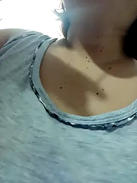 XXLorie 02 online show from September 2025 01:24:01 PM