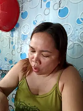 Snapshot of XXLorie_02 chatting on June 2026 11:52:01 PM XXLorie 02 online show from June 2026 11:52:01 PM