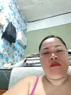 Snapshot of XXLorie_02 chatting on June 2026 11:42:02 PM XXLorie 02 online show from June 2026 11:42:02 PM