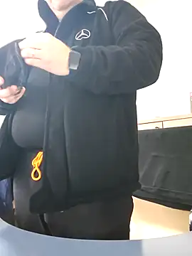 Snapshot of Andrew1900529 chatting on December 2024 07:51:01 AM Andrew1900529 online show from December 2024 07:51:01 AM