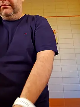 Snapshot of Andrew1900529 chatting on November 2025 09:09:01 AM Andrew1900529 online show from November 2025 09:09:01 AM