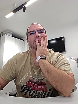 Snapshot of Andrew1900529 chatting on January 2026 07:28:01 PM Andrew1900529 online show from January 2026 07:28:01 PM