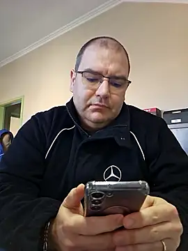 Snapshot of Andrew1900529 chatting on January 2026 11:37:02 AM Andrew1900529 online show from January 2026 11:37:02 AM