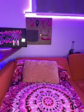 MaggyMayI online show from April 2026 04:02:02 PM