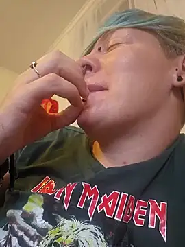 Snapshot of PinkTheHawk chatting on December 2024 09:42:02 PM PinkTheHawk online show from December 2024 09:42:02 PM