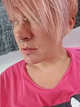 Snapshot of PinkTheHawk chatting on January 2025 06:02:01 PM PinkTheHawk online show from January 2025 06:02:01 PM