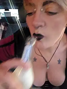 Snapshot of PinkTheHawk chatting on January 2025 07:54:01 AM PinkTheHawk online show from January 2025 07:54:01 AM