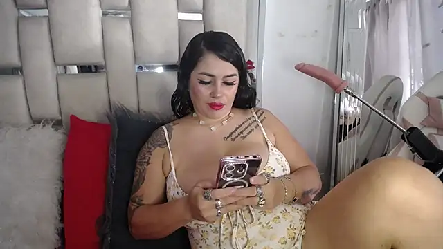 chelaqueen  online show from October 2025 08:41:01 PM