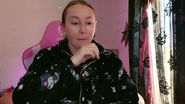 kisicaxx online show from February 2025 11:43:02 AM