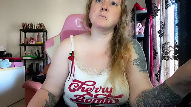 kisicaxx online show from April 2026 01:52:01 PM