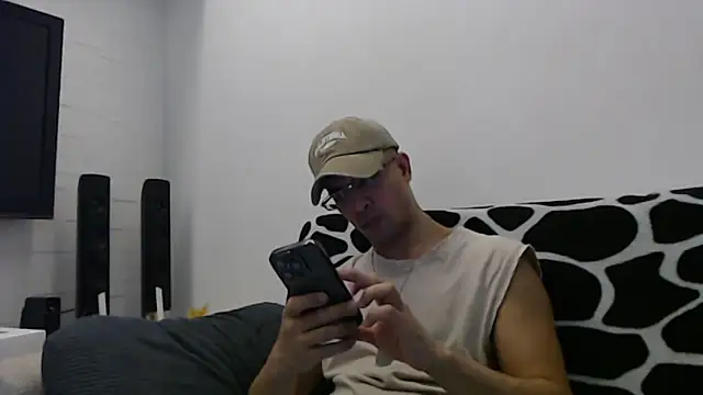 Snapshot of SebastianReiss chatting on October 2025 07:03:01 PM SebastianReiss online show from October 2025 07:03:01 PM