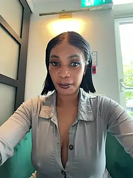 Snapshot of __Nessa__ chatting on June 2026 11:35:02 AM Nessa online show from June 2026 11:35:02 AM