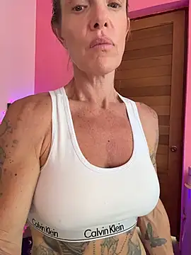Snapshot of mommyselenafit_ chatting on June 2026 04:51:02 AM mommyselenafit online show from June 2026 04:51:02 AM