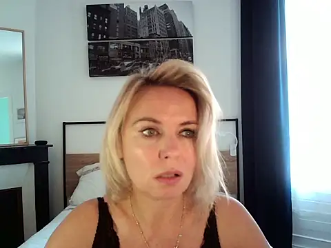 ADreamLady online show from September 2025 11:00:02 AM