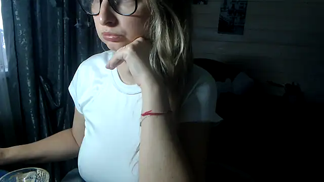 RubiLakros online show from November 2025 10:49:02 AM