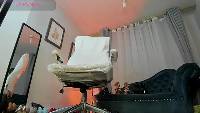 Ashley leon  online show from February 2025 01:22:01 PM