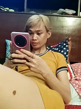 Snapshot of QueenSoreal chatting on June 2026 04:18:02 AM QueenSoreal online show from June 2026 04:18:02 AM