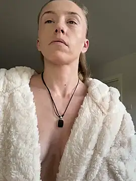 Snapshot of Heidi_Harper chatting on January 2025 02:22:01 PM Heidi Harper online show from January 2025 02:22:01 PM