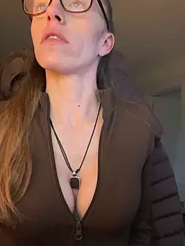 Snapshot of Heidi_Harper chatting on February 2025 04:47:01 PM Heidi Harper online show from February 2025 04:47:01 PM