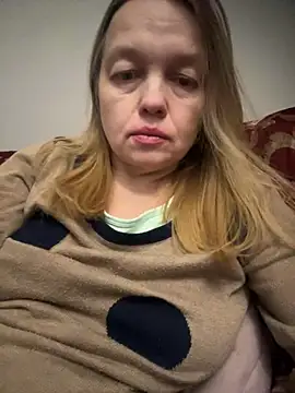 Susanel online show from February 2025 07:43:02 PM