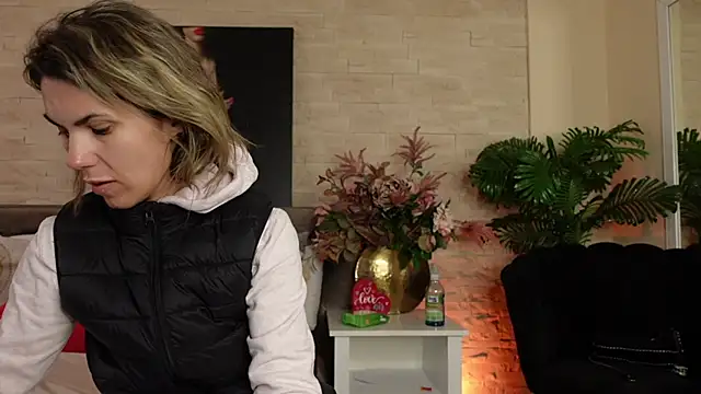 FeliciaKrige online show from April 2026 08:14:01 PM