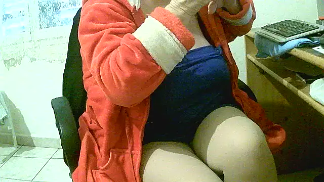 Snapshot of douceur63 chatting on December 2024 11:43:02 AM douceur63 online show from December 2024 11:43:02 AM