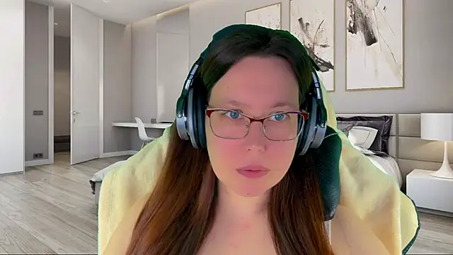 Victoria Romans online show from March 2025 03:13:02 AM